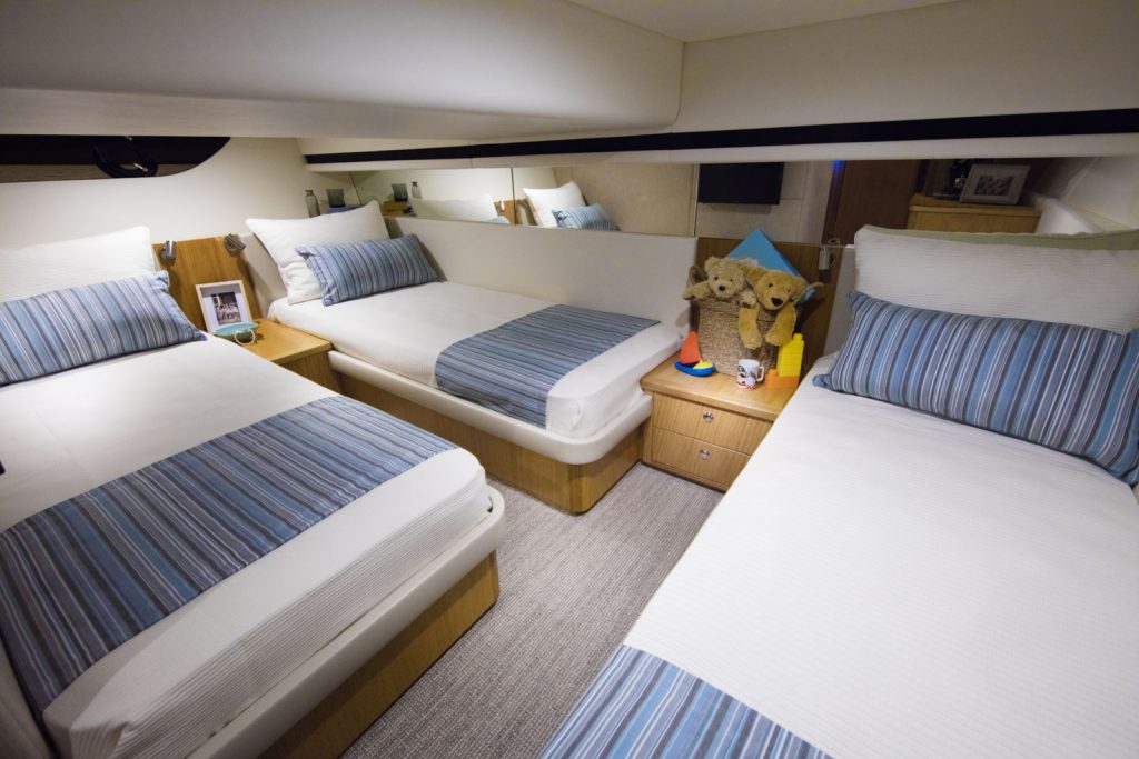 Riviera 395 SUV Guest stateroom Berths